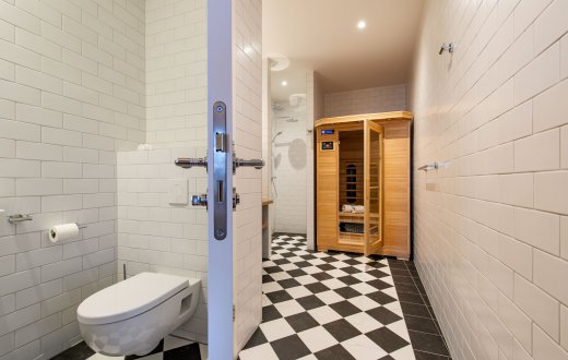 Mondragon Suite - HVA bathroom